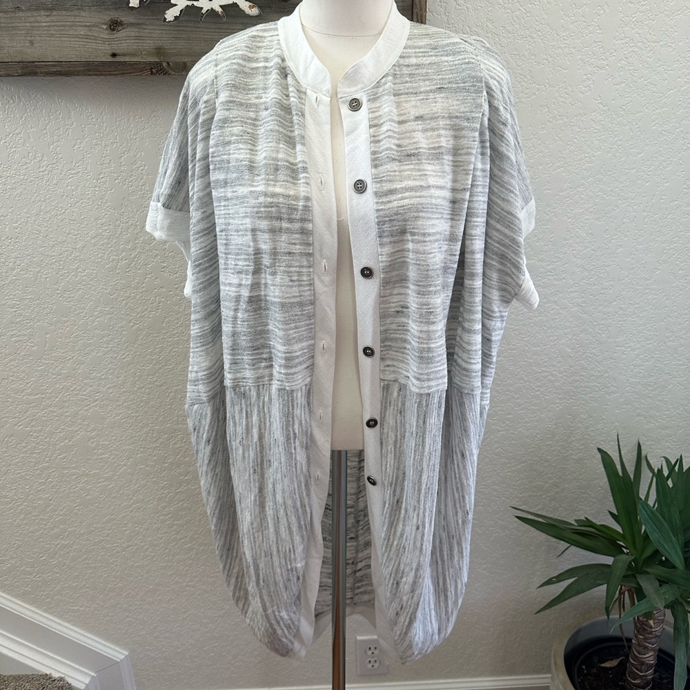 Anthropologie Postmark Gray and White Button-Up Cocoon oversized Cardigan size M